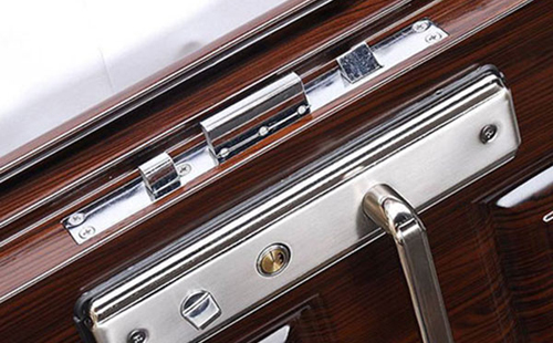 南部24小时上门开锁公司